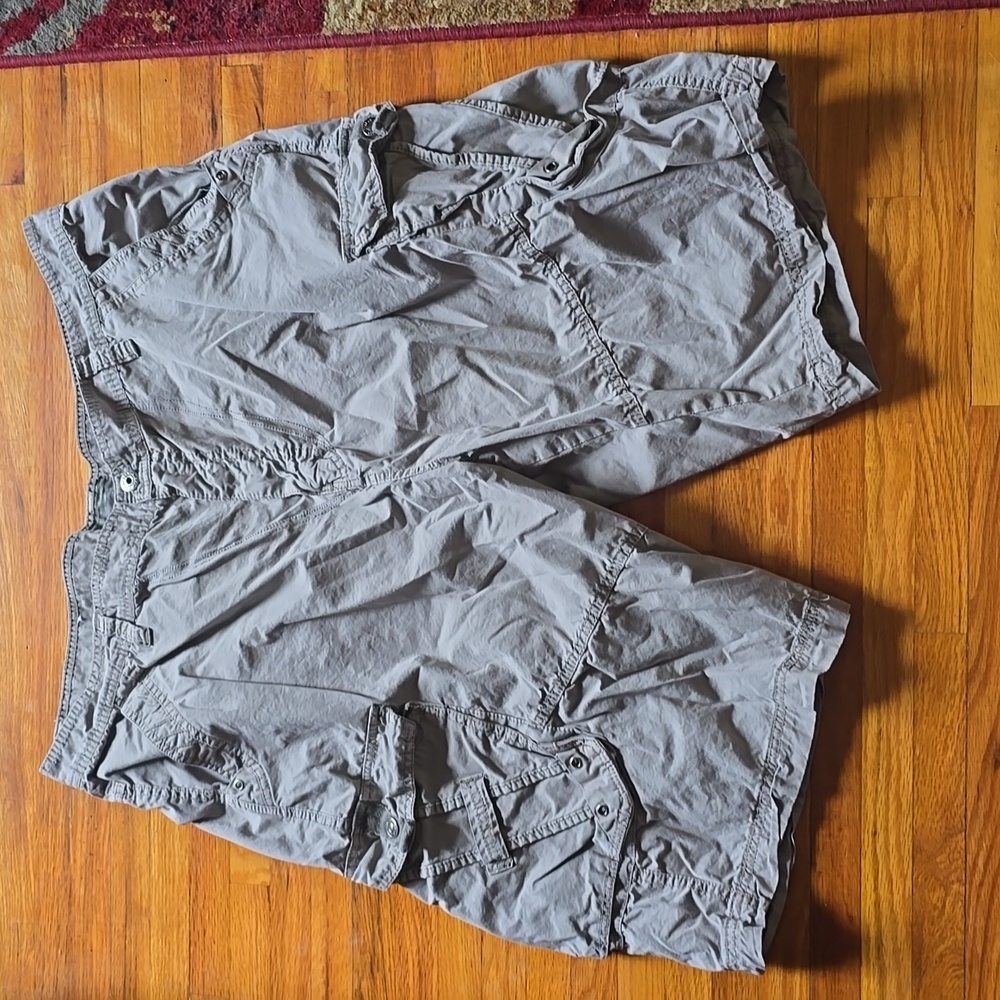 Men's tan shorts with pockets on sides. Sz 46